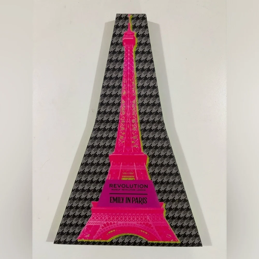 NWT Makeup Revolution X Emily in Paris 15 Piece Eyeshadow Gift Set Palette